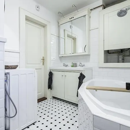 Cozy Urban Hideaway - With A Sauna! * Οστράβα