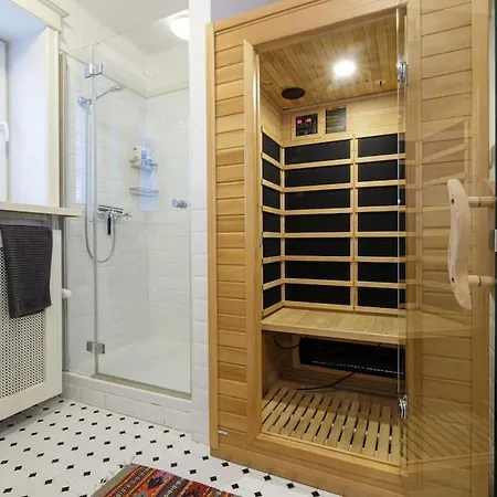 Апартаменты Cozy Urban Hideaway - With A Sauna!